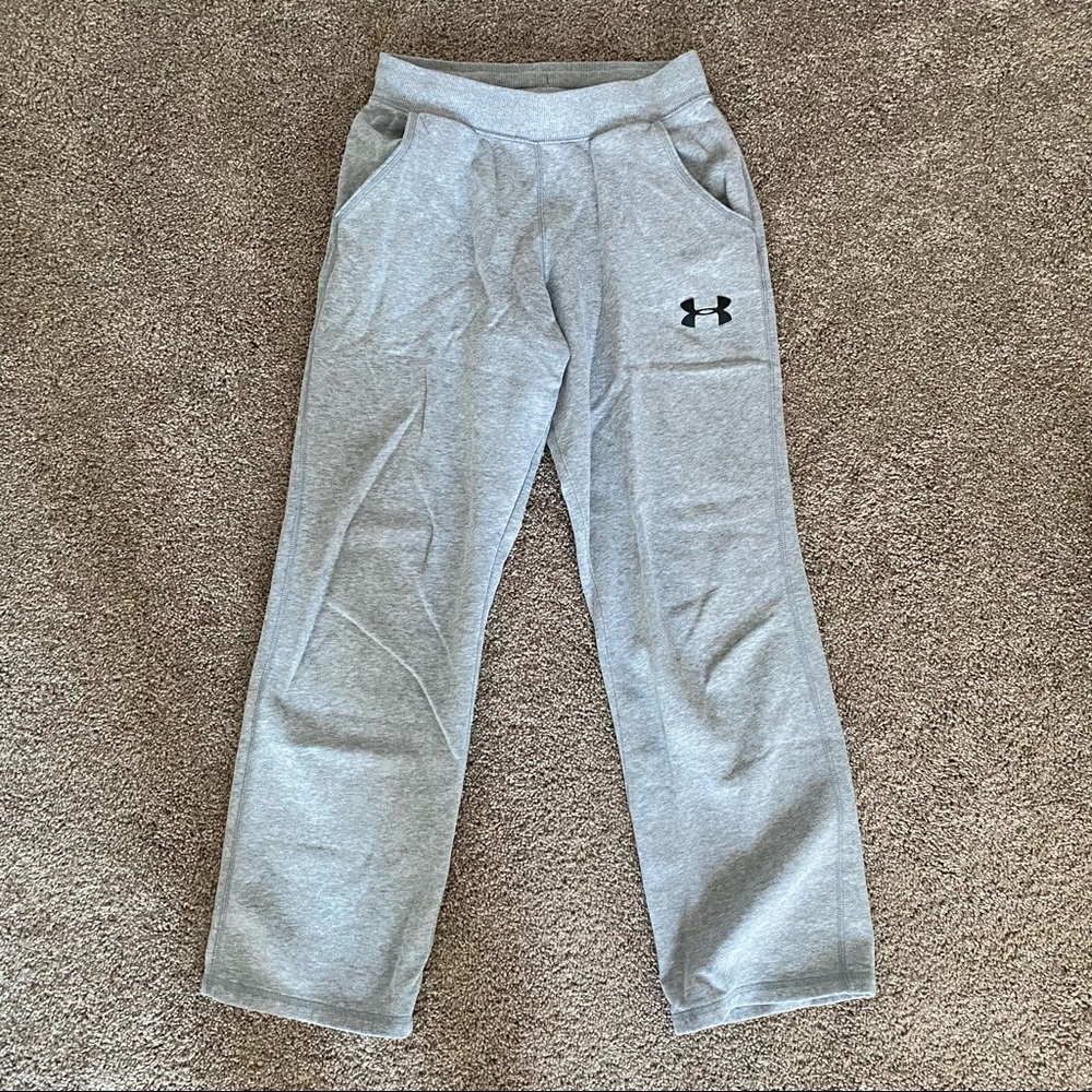 grey sweatpants